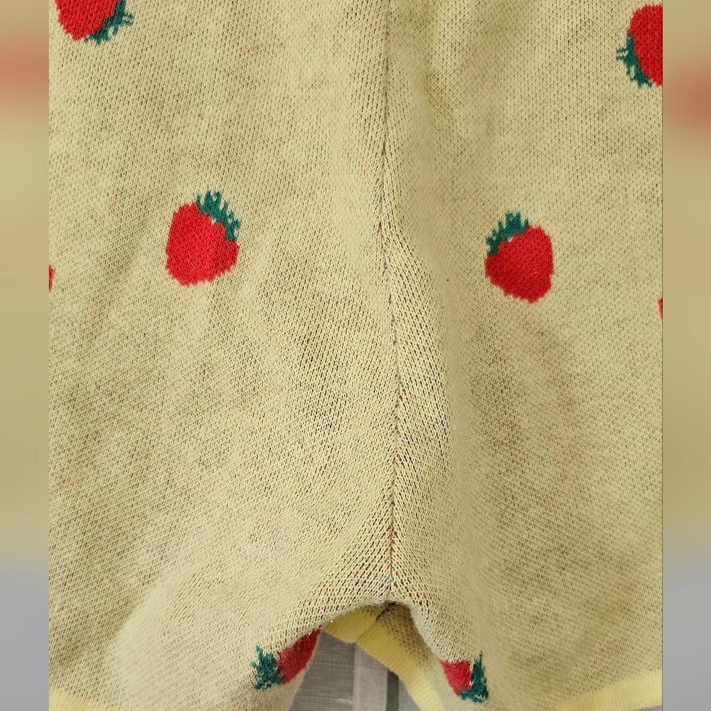 A MONDAY IN COPENHAGEN Andie Knit Yellow Strawberry Patterned Short Size 10 - Picture 6 of 9